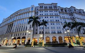 House Of B&Y At 101 Newport Across Naia T3